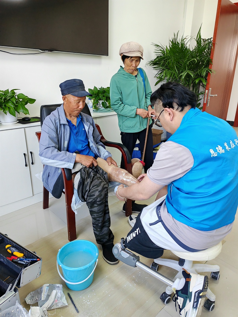 恩德萊用行動詮釋關愛，助力榆樹市殘疾人適配取模活動