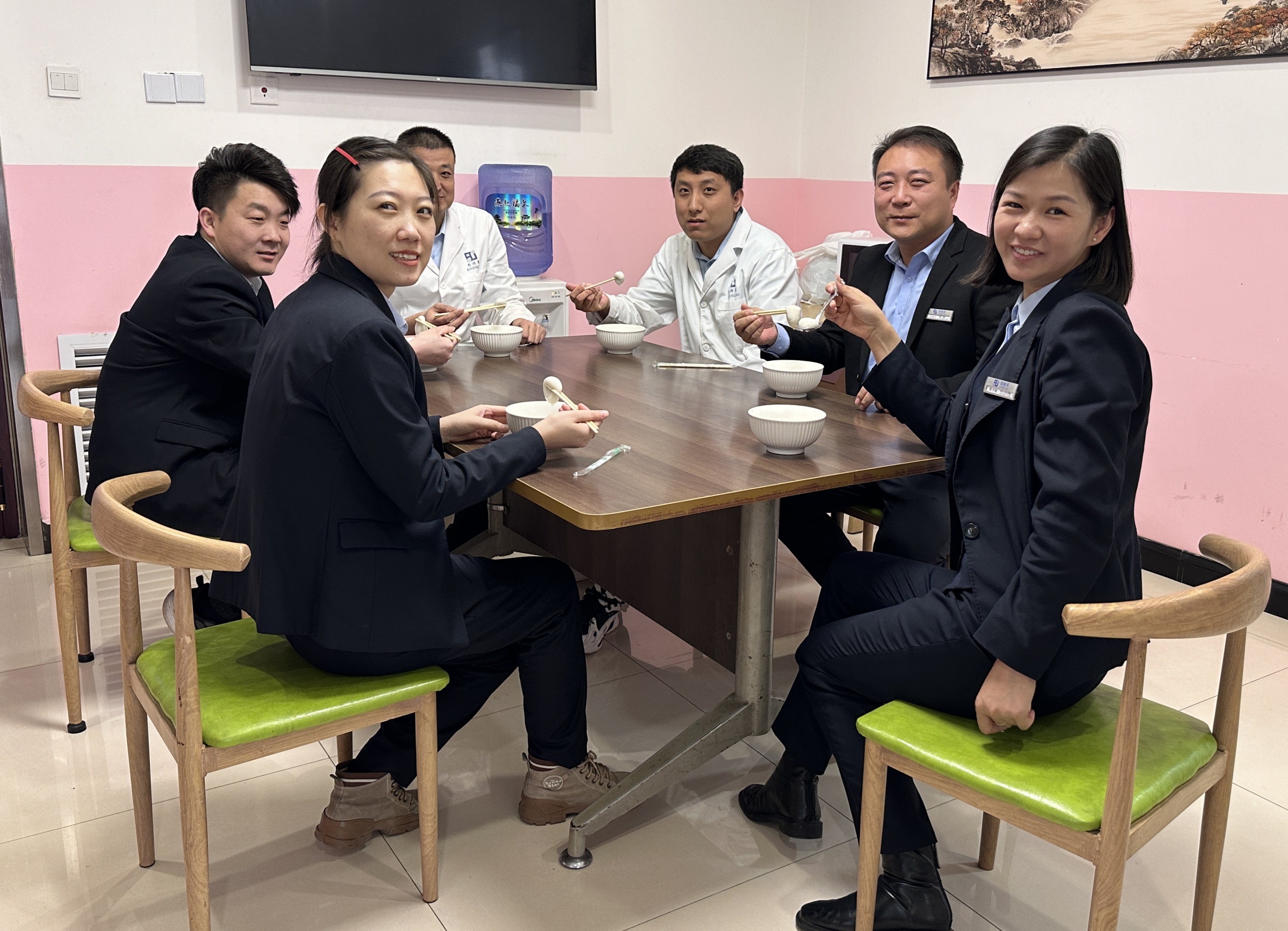 歡度元宵佳節，共賞月圓人團圓