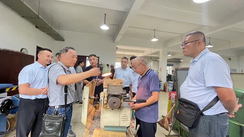 恩德萊聯(lián)盟高管一行赴丹陽假肢廠考察學(xué)習(xí)