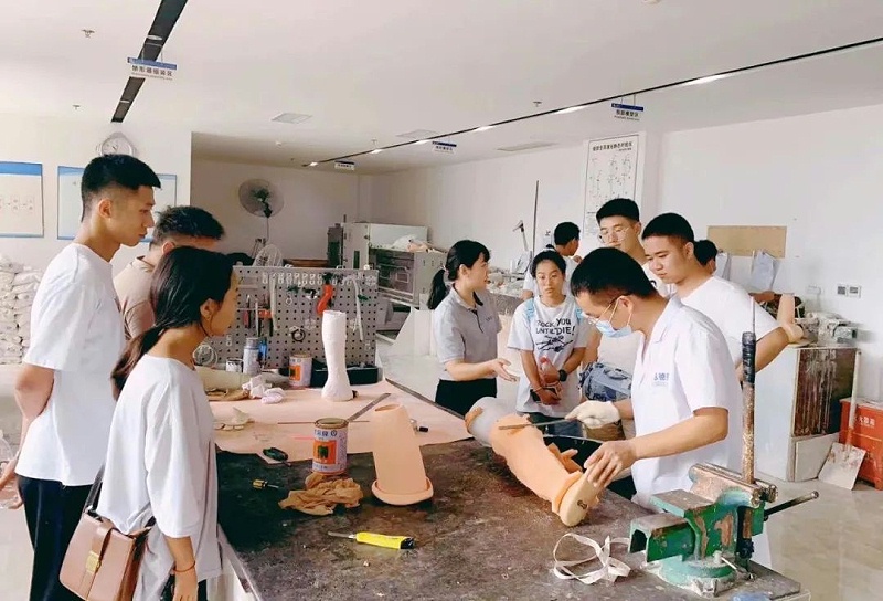 康復(fù)專業(yè)學(xué)生在恩德萊實(shí)習(xí)