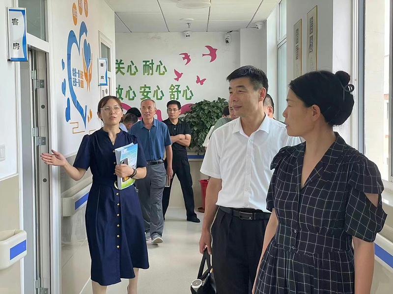 山東省棗莊市殘聯黨組成員、副理事長王美娟帶領各區縣殘聯副理事長及工作人員一行蒞臨【恩德萊棗莊愛心店】