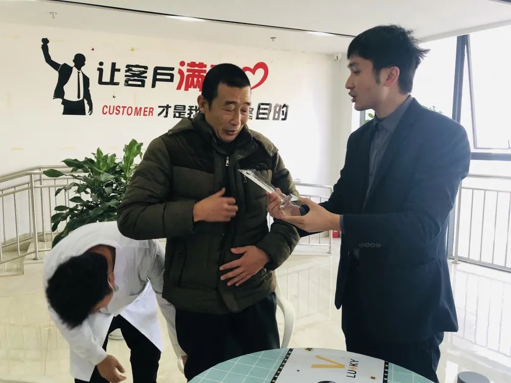 恩德萊致敬建軍節：攜手老戰士，共鑄生命新篇章