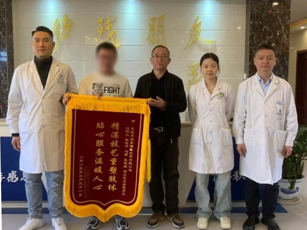 錦旗飄揚，恩德萊北京愛心店服務獲贊