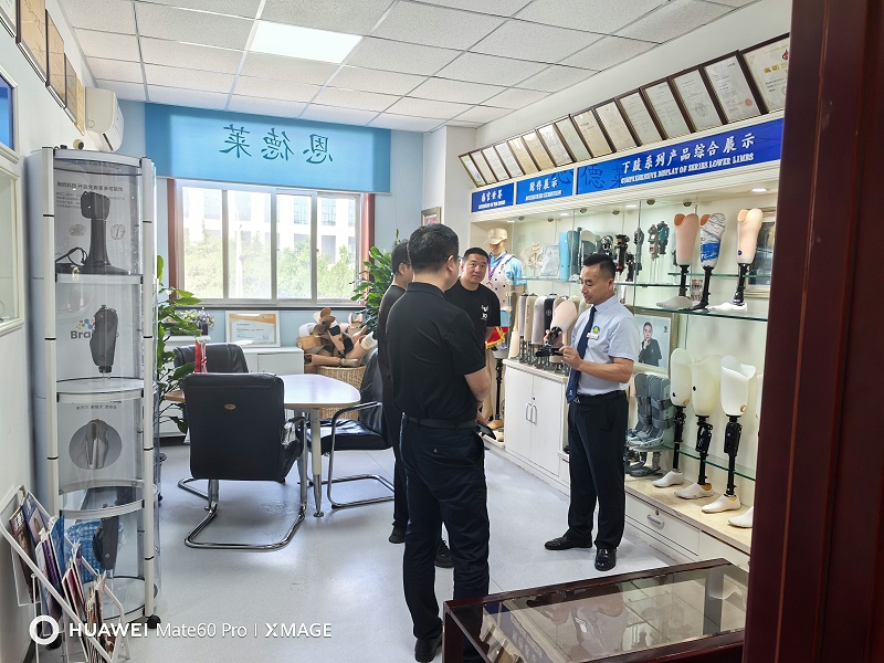 承德市社保局領導蒞臨恩德萊北京愛心店考察指導工作