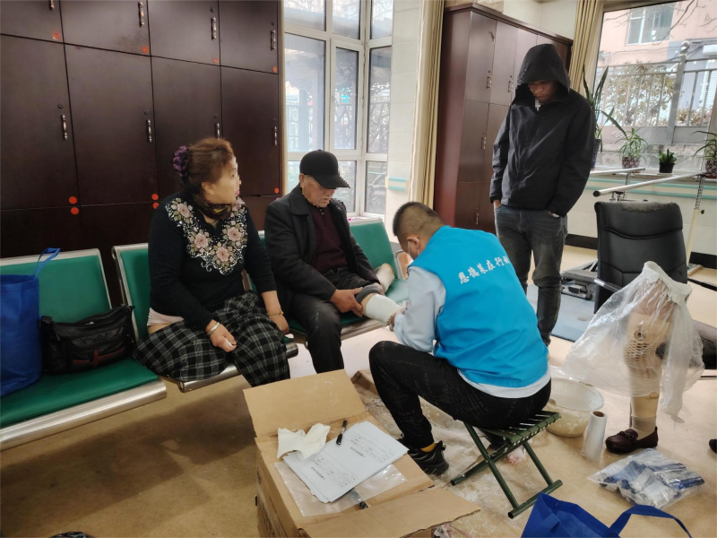 愛心傳遞，精準服務(wù)：吉林市恩德萊康復(fù)器具有限公司赴舒蘭殘聯(lián)取模