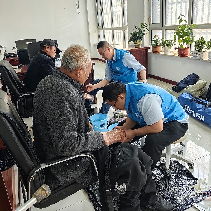 恩德萊長春愛心店赴德惠市殘聯開展假肢矯形器取型及測量活動