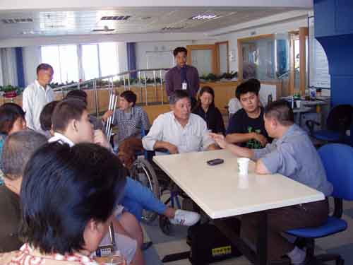 2004年9月18日至21日，北京恩德萊公司常年法律顧問葉先生再次為殘疾朋友開展了法律咨詢活動