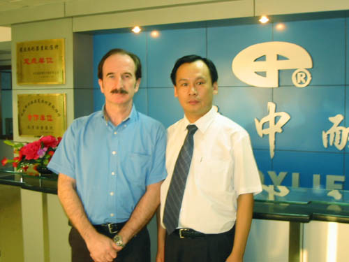 2004年9月16日至21日，假肢矯形器專家科爾先生來到北京。