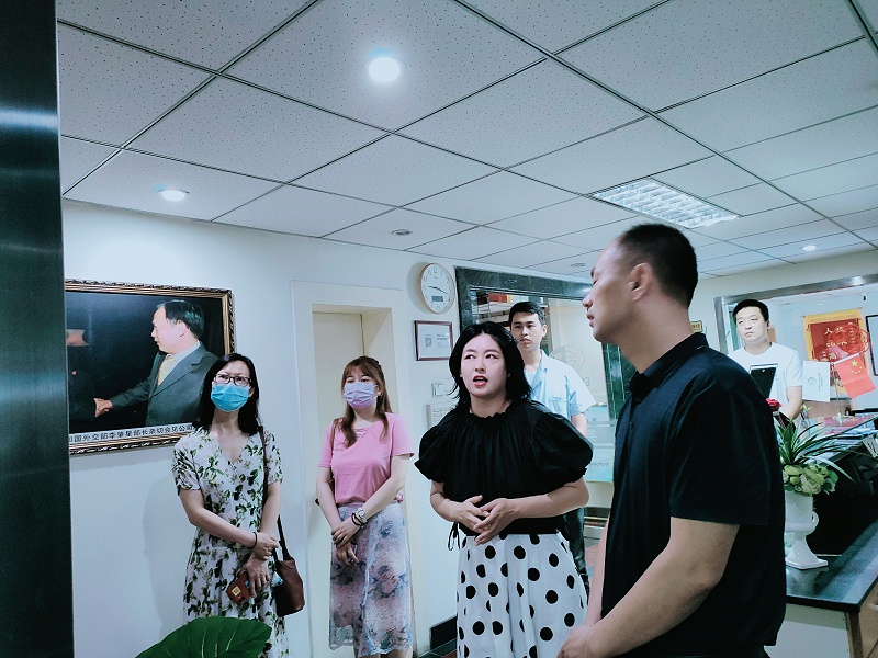 咸陽市失業(yè)和工傷保險(xiǎn)經(jīng)辦中心領(lǐng)導(dǎo)一行蒞臨恩德萊西安愛心店檢查指導(dǎo)工作