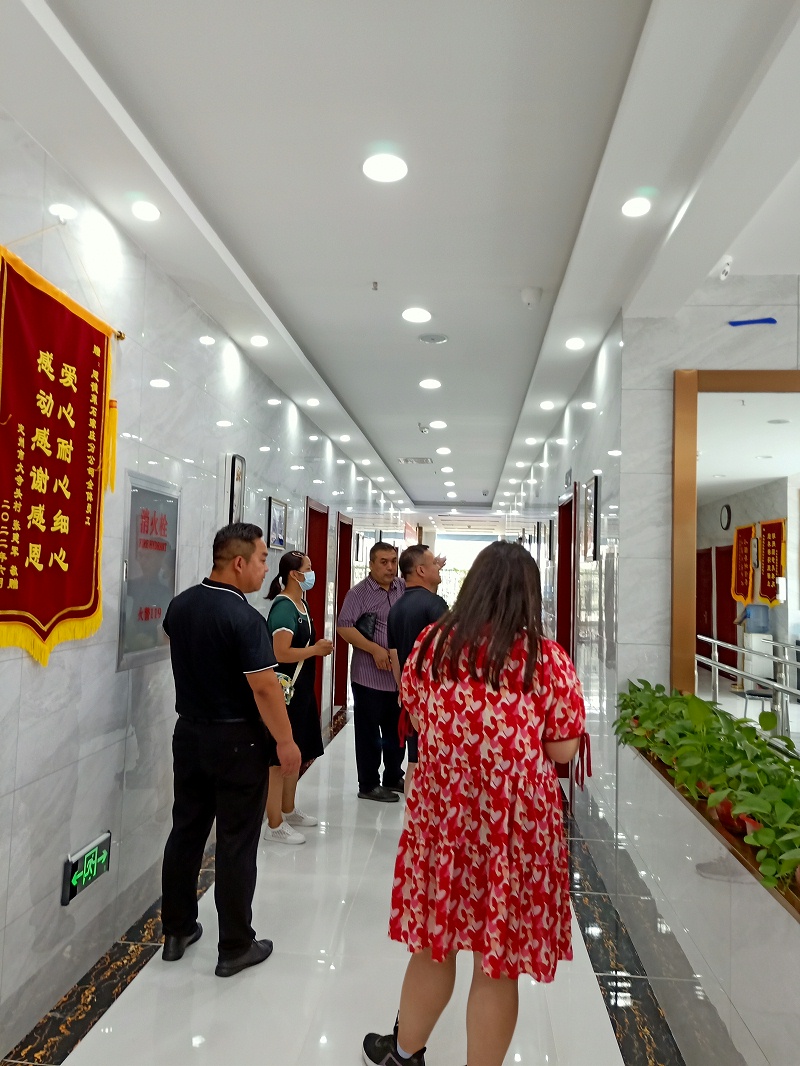 2022年8月4日，殘聯(lián)領(lǐng)導(dǎo)一行蒞臨恩德萊石家莊愛(ài)心店調(diào)研指導(dǎo)工作