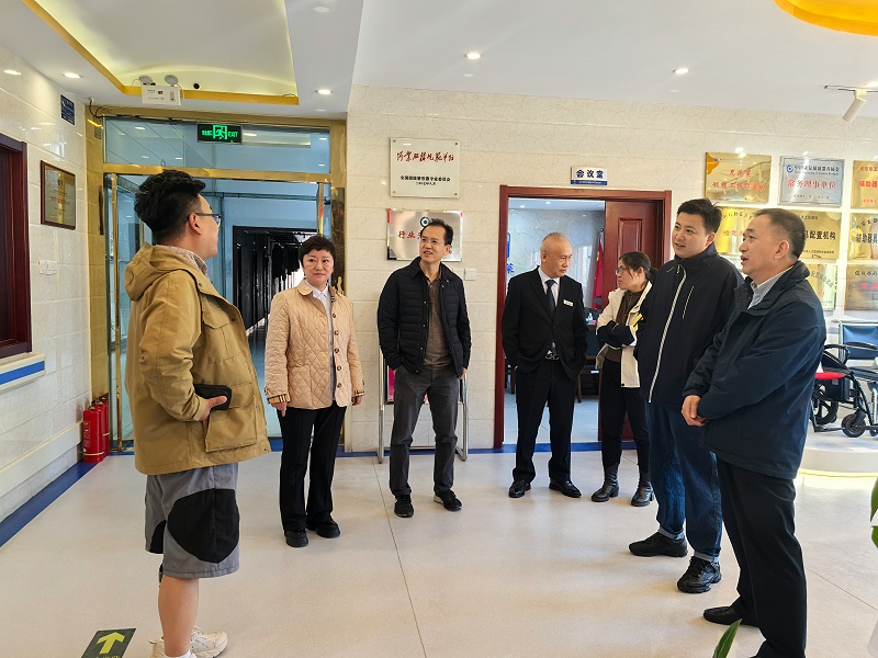 中國殘疾人輔助器具中心領導一行蒞臨恩德萊北京愛心店參觀指導工作