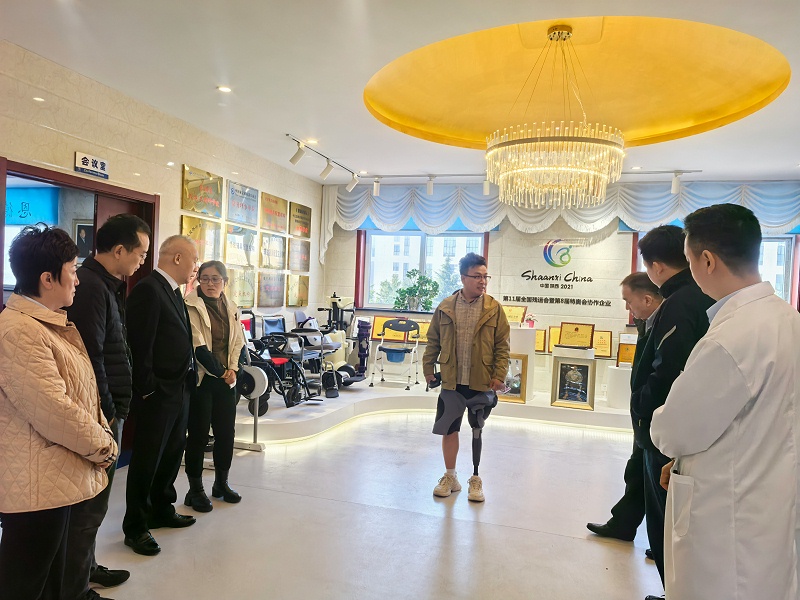 中國殘疾人輔助器具中心領導一行蒞臨恩德萊北京愛心店參觀指導工作