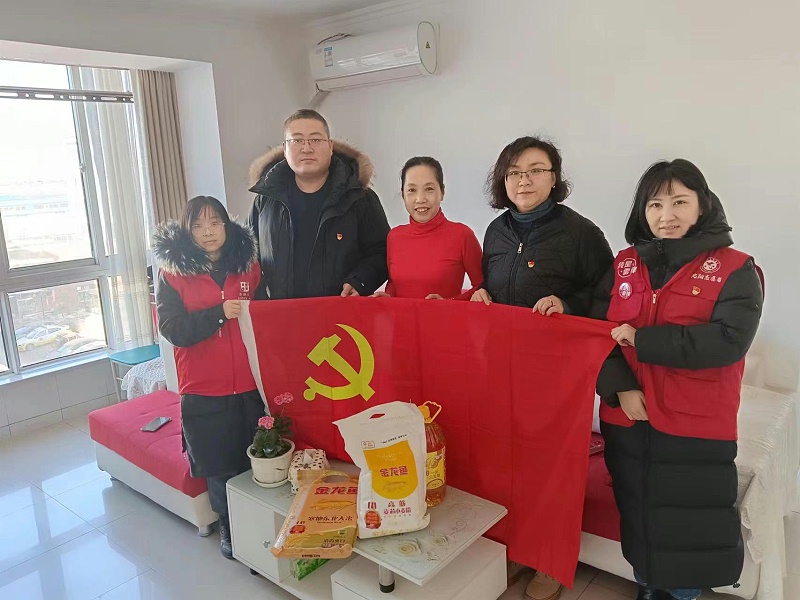 恩德萊沈陽愛心店組織開展了春節走訪慰問老黨員活動
