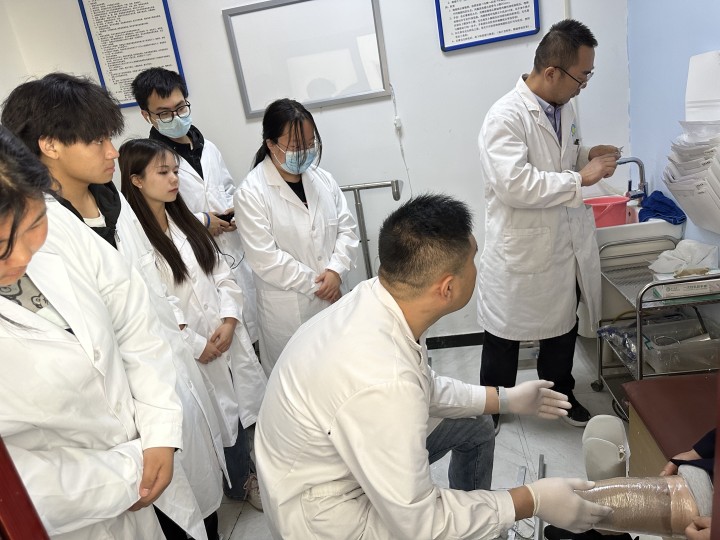 實(shí)習(xí)生在恩德萊學(xué)習(xí)中