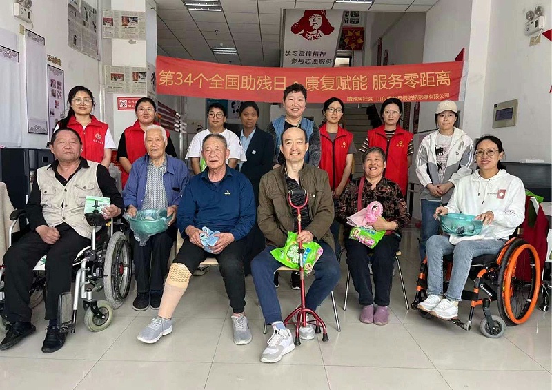 恩德萊山東愛(ài)心店舉辦了以“康復(fù)賦能，服務(wù)零距離”為主題的活動(dòng)并參加全省殘疾人就業(yè)專(zhuān)場(chǎng)招聘會(huì)暨殘疾人文創(chuàng)就業(yè)服務(wù)展。