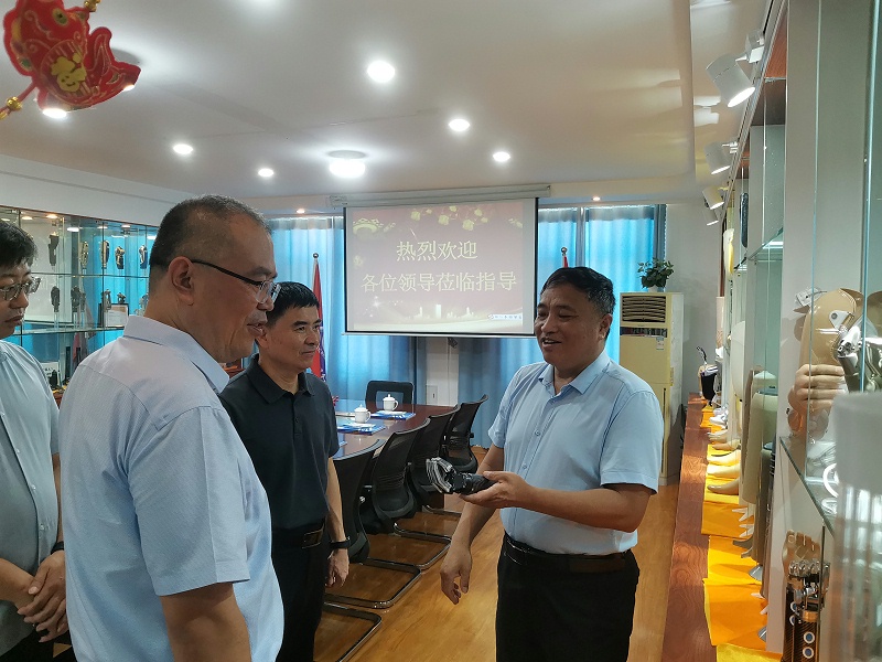 濟南市、區殘聯領導一行蒞臨恩德萊山東愛心店暨藥山如康家園調研考察