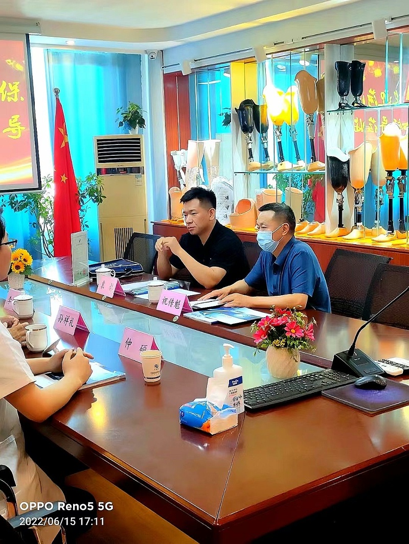 菏澤市社保中心領導一行蒞臨恩德萊山東愛心店參觀指導工作