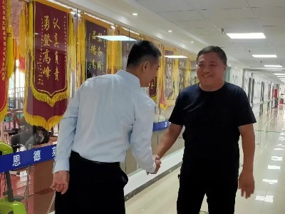 濟寧市社保中心專家組一行蒞臨恩德萊山東愛心店檢查指導工作