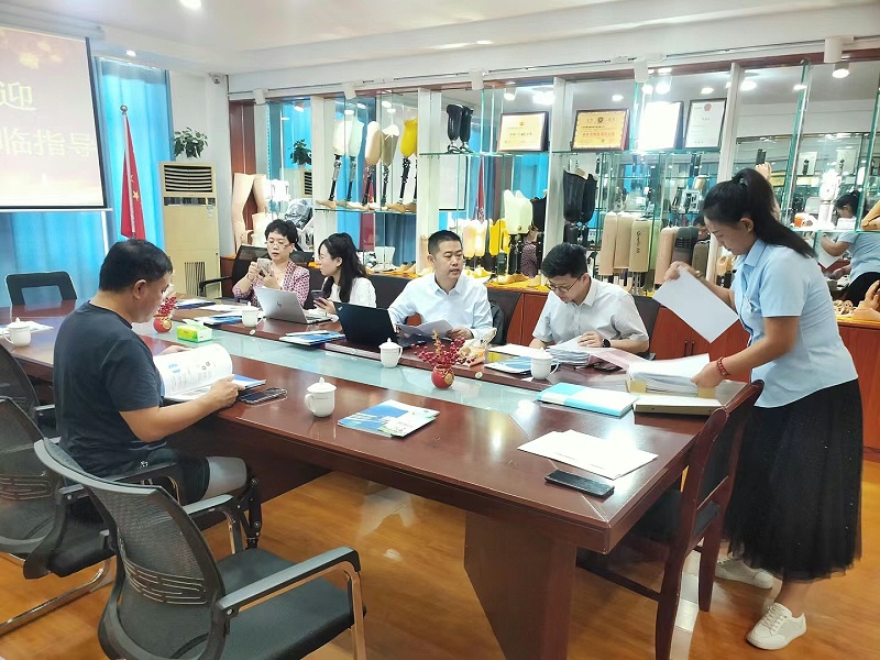 濟寧市社保中心專家組一行蒞臨恩德萊山東愛心店檢查指導工作
